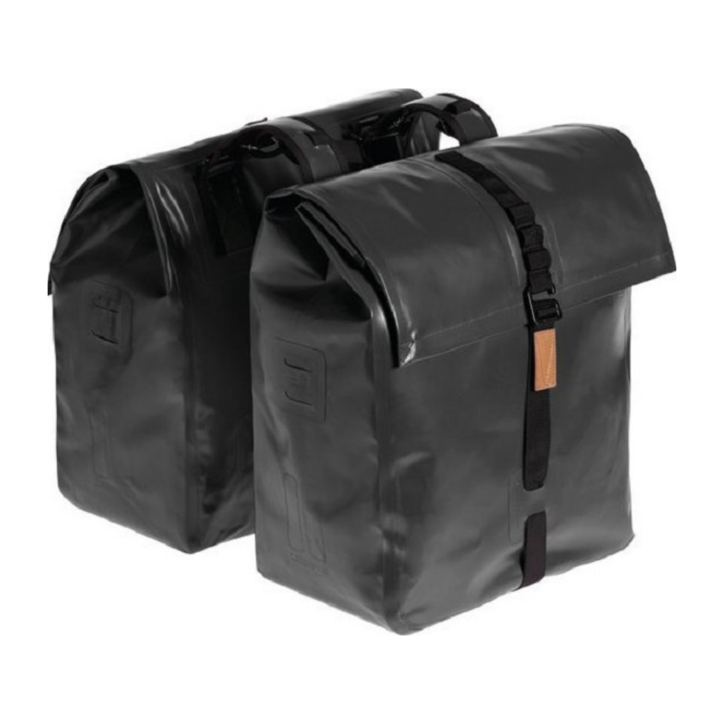 Basil Urban Dry - dubbele fietstas - 50 liter - zwart Basil Urban Dry - dubbele fietstas - 50 liter - zwart